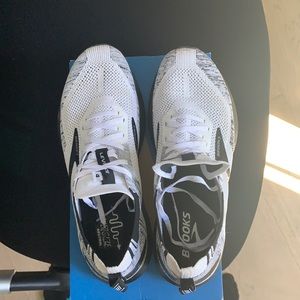 Brooks Levitate 4